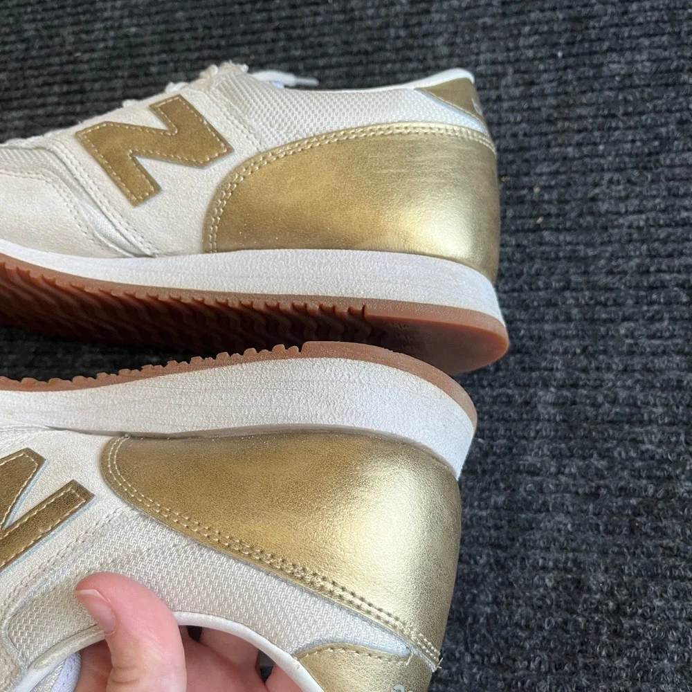 New Balance 620 Womens Sneakers Cream Gold Metallic Retro Running Shoes Neutral